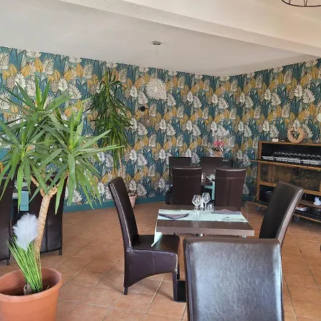 Logis Restaurant L'escapade ラマストル