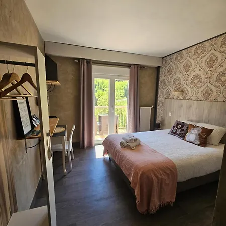 ホテル Logis Restaurant L'escapade