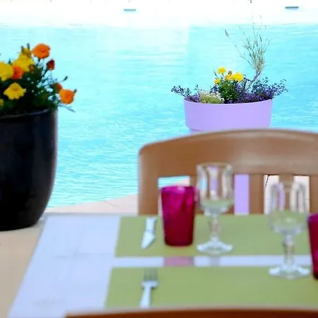 Logis Restaurant L'escapade ホテル